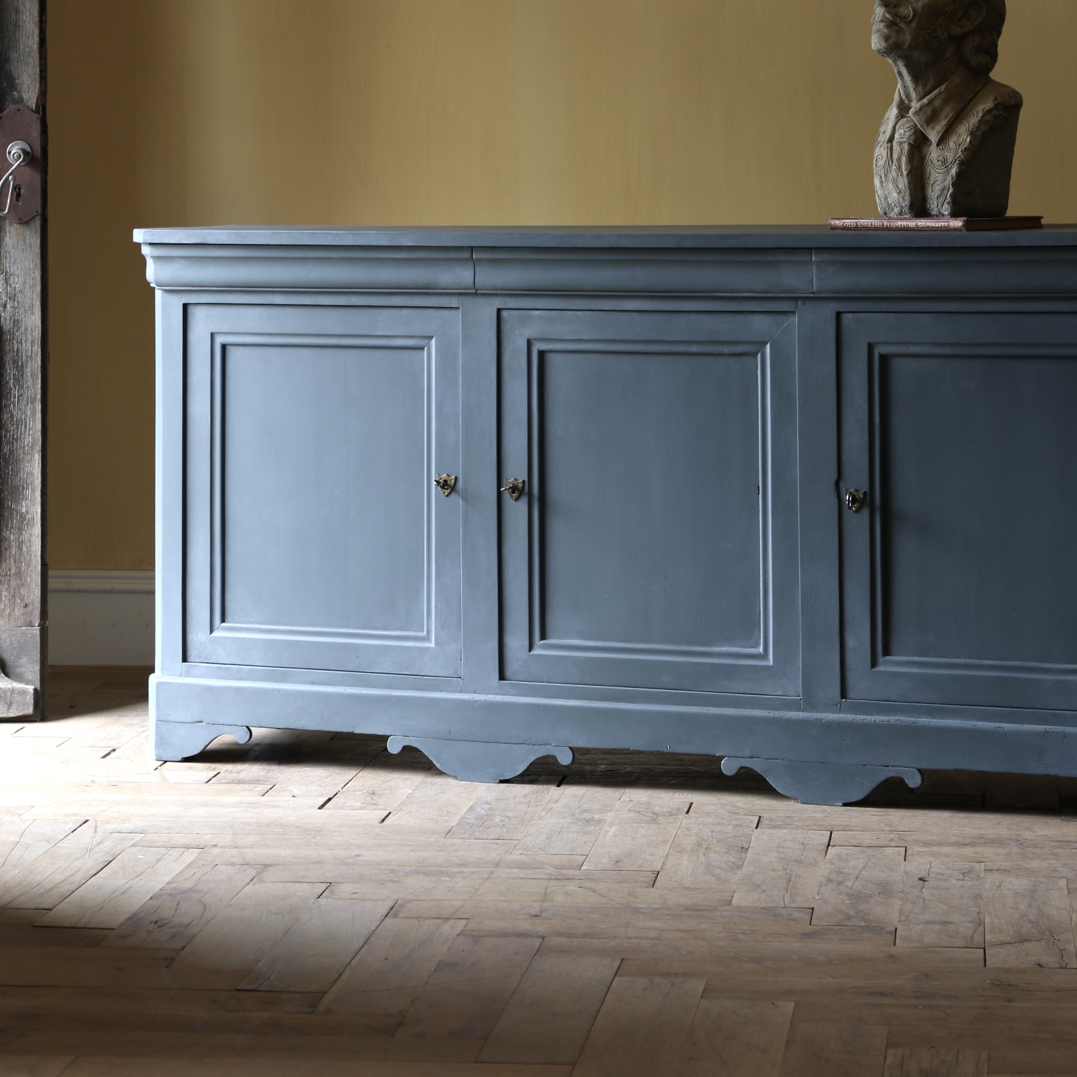 Louis Philippe Dresser Base